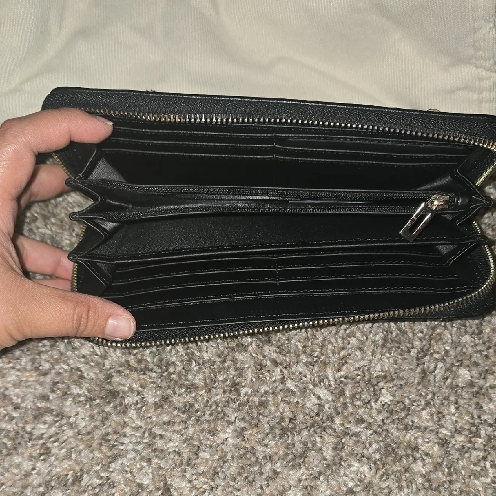 Guess Black and Gold Zip Wallet - Picture 4 of 4